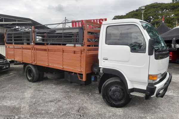 sell Nissan UD YU41 2013 4.2 CC for RM 41980.00 -- dimensi.my